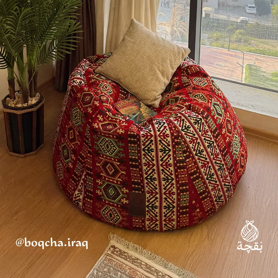 بقچة عربية حمراء بزاوية القراءة